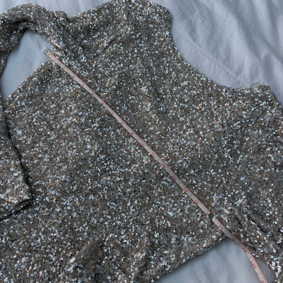 Free People Silver Sequin Backless blouse model leading the way long sleeve - Picture 8 of 9